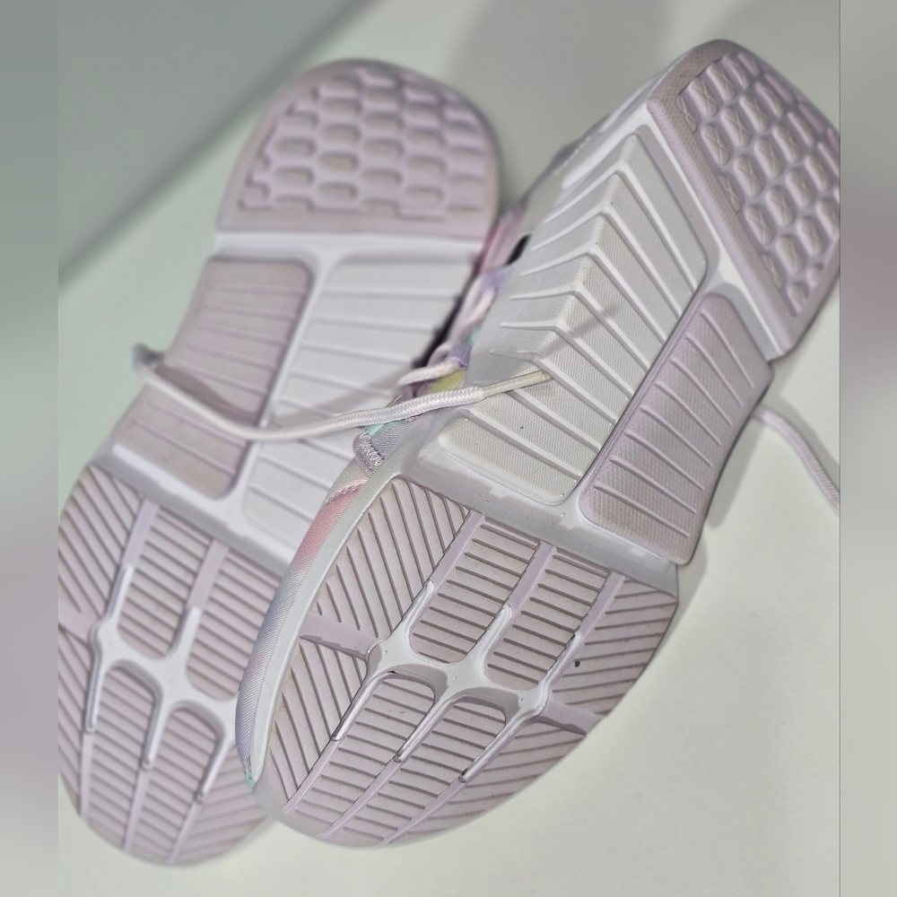 Fabletics Brookside Performance Sneaker - Picture 3 of 6